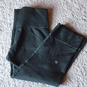 Lululemon crops. Used, size 4. Dark green.
